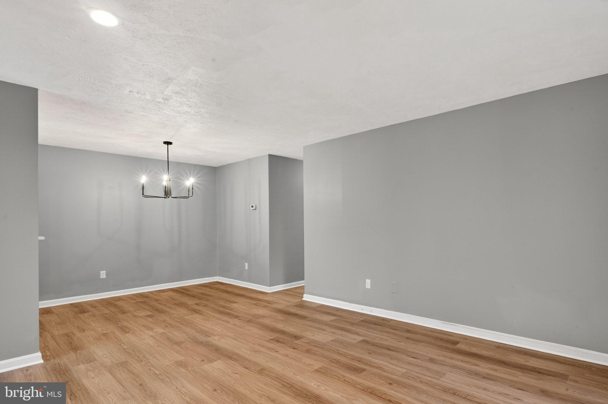 THE OAKTON - Residential