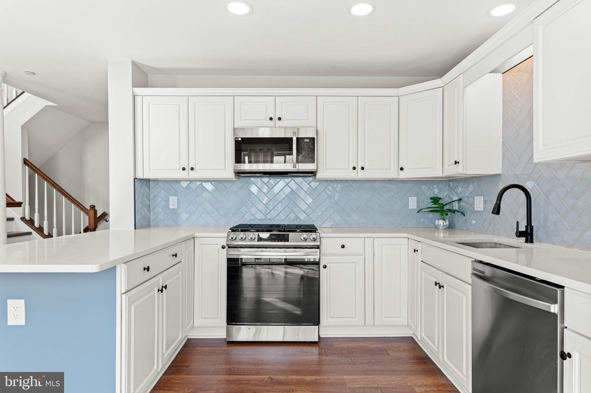 REBEL HILL - Residential