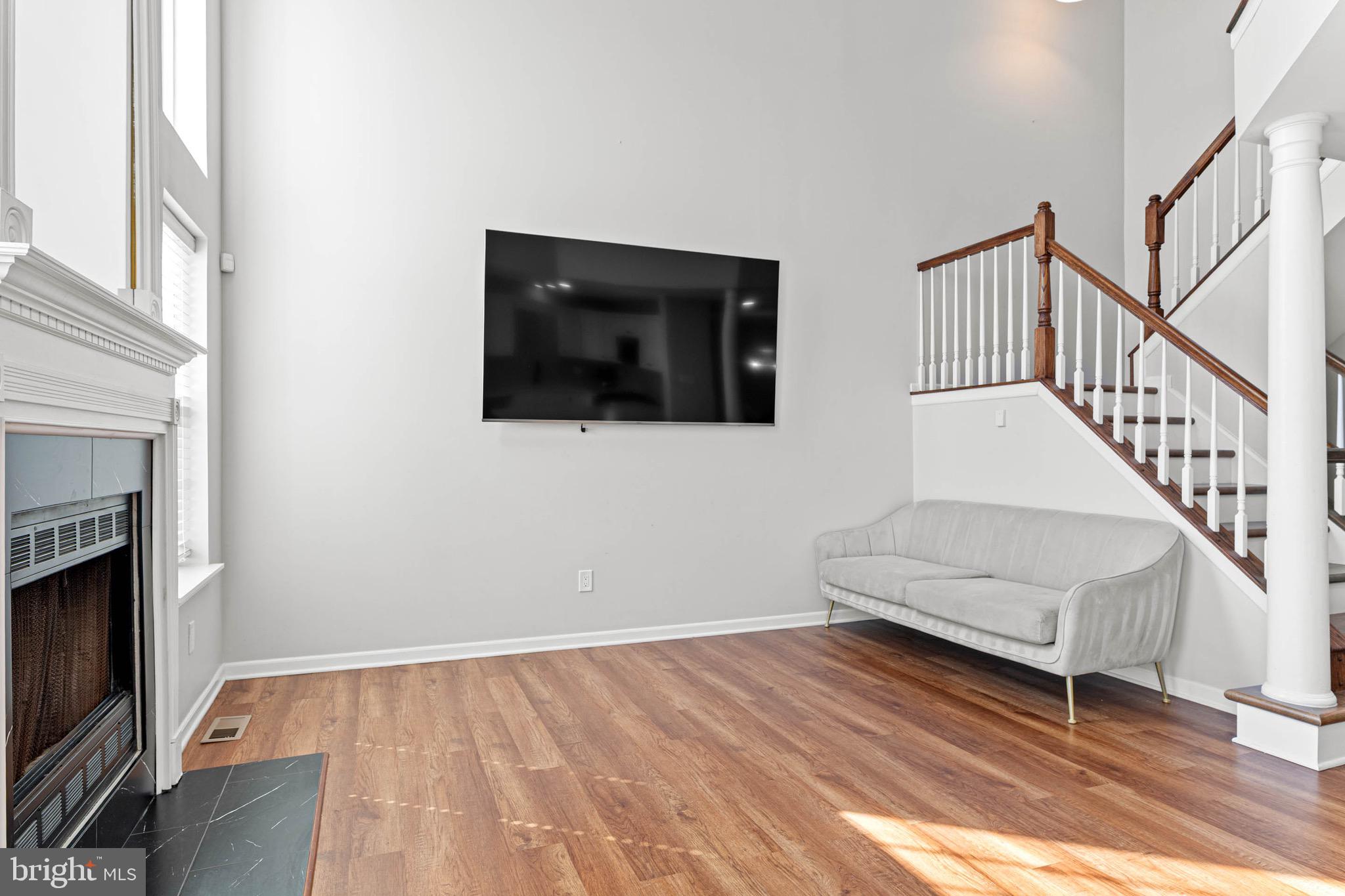 REBEL HILL - Residential