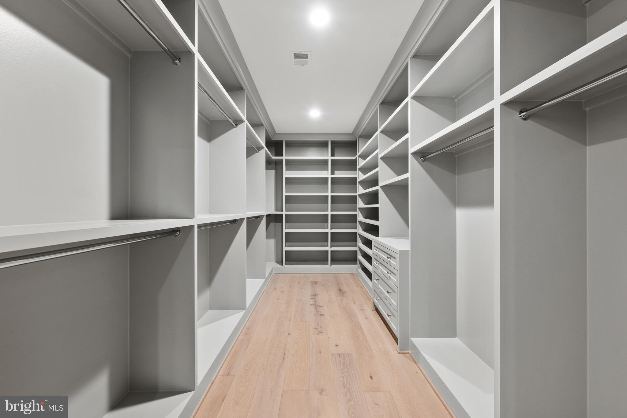 CLEARVIEW MANOR - Residential