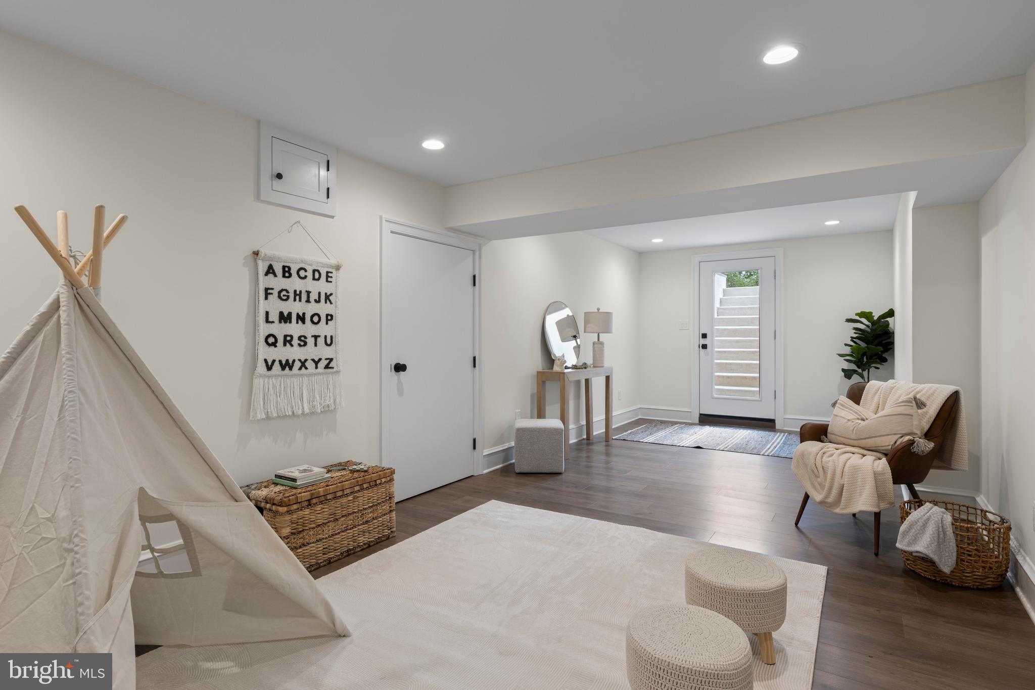 NEWTOWN SQ - Residential