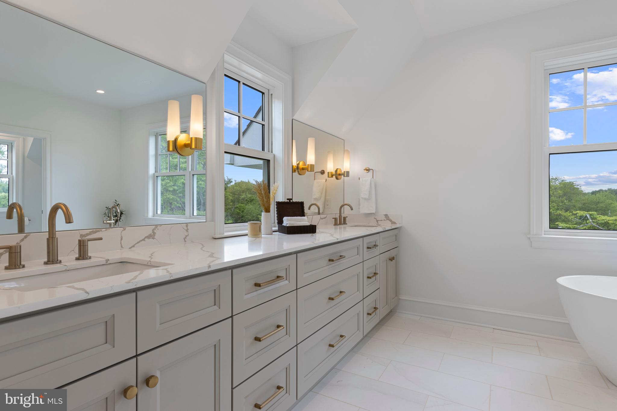 NEWTOWN SQ - Residential