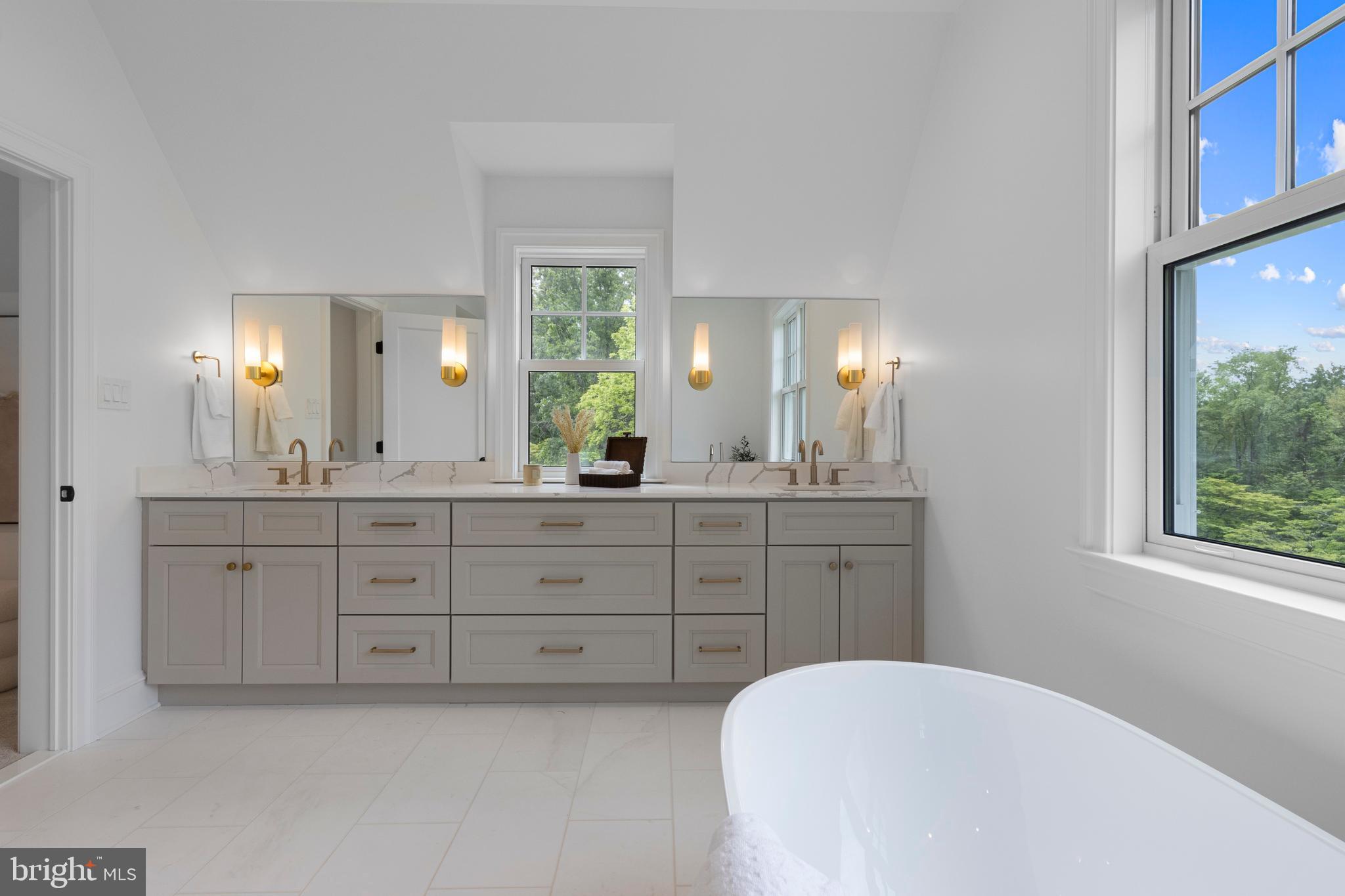 NEWTOWN SQ - Residential