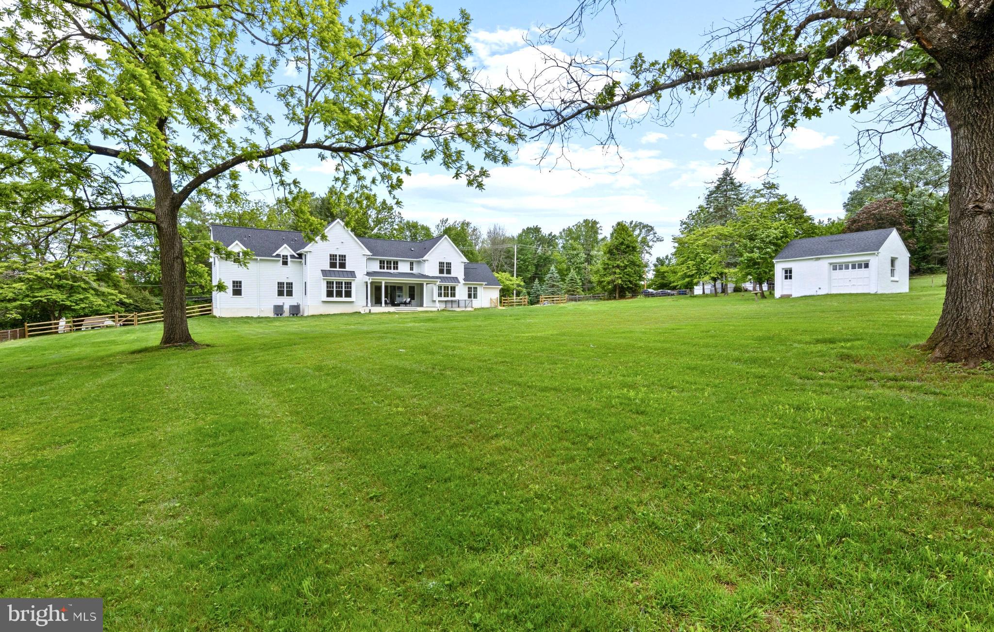 NEWTOWN SQ - Residential