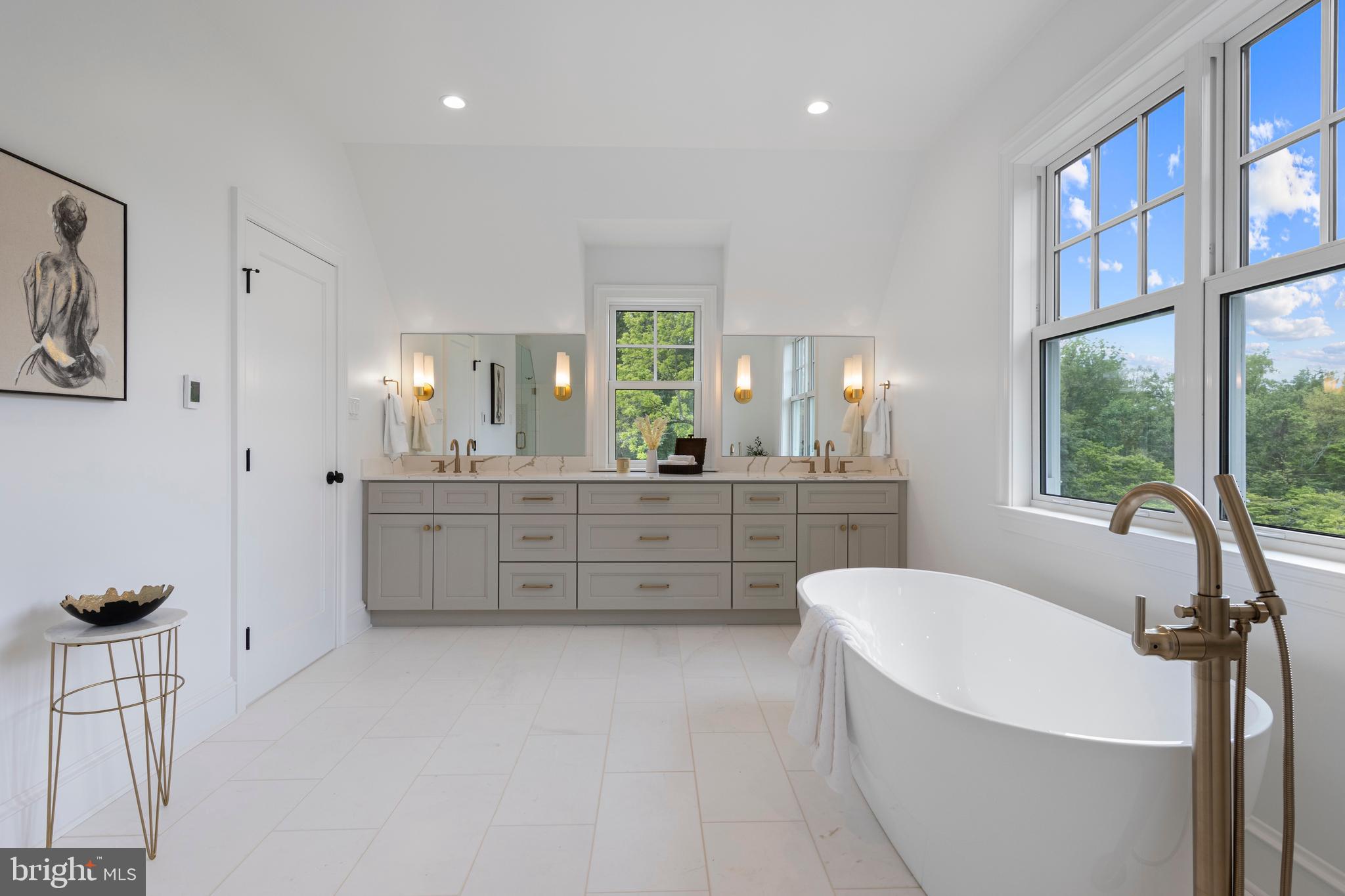 NEWTOWN SQ - Residential