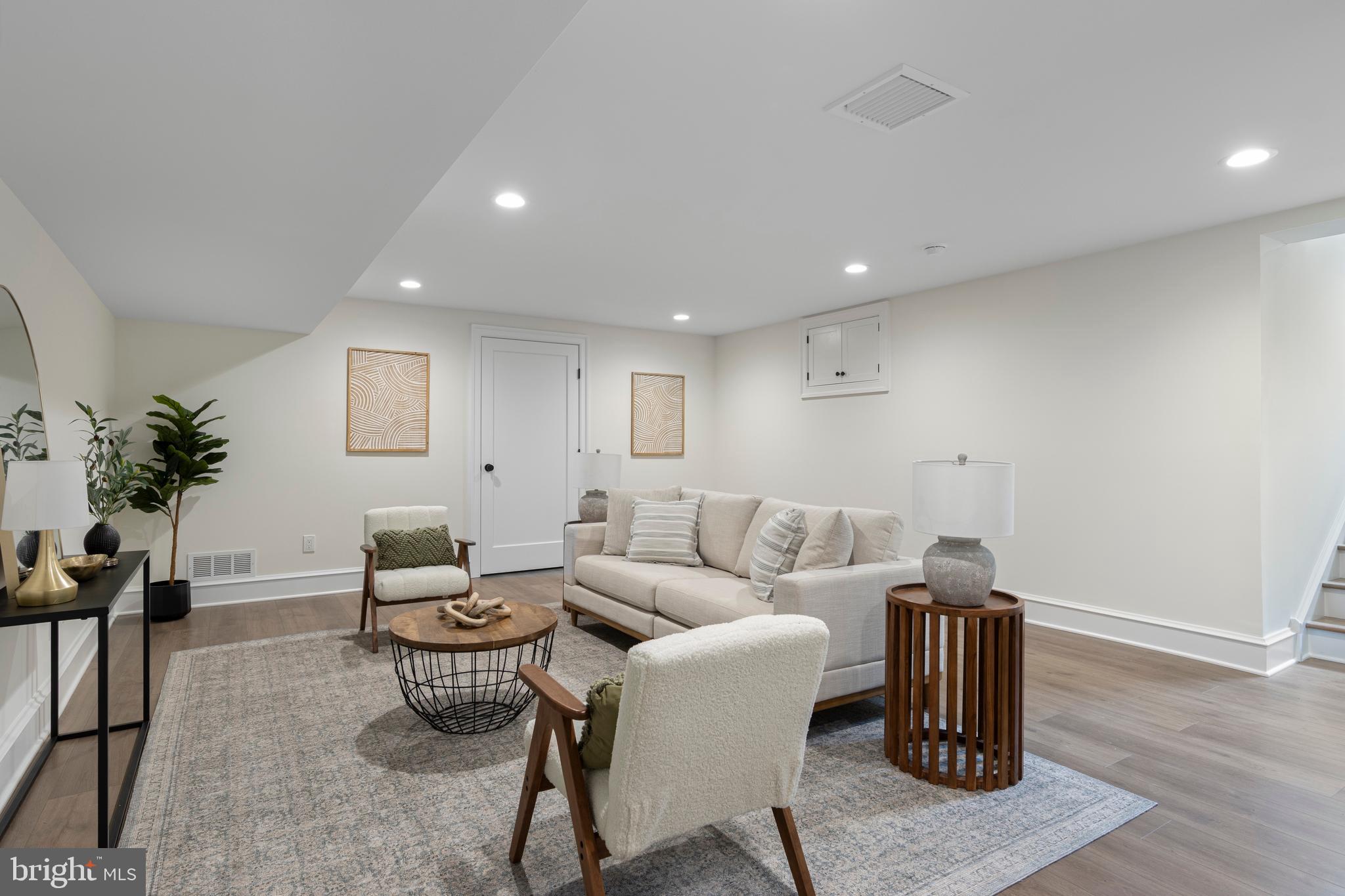 NEWTOWN SQ - Residential