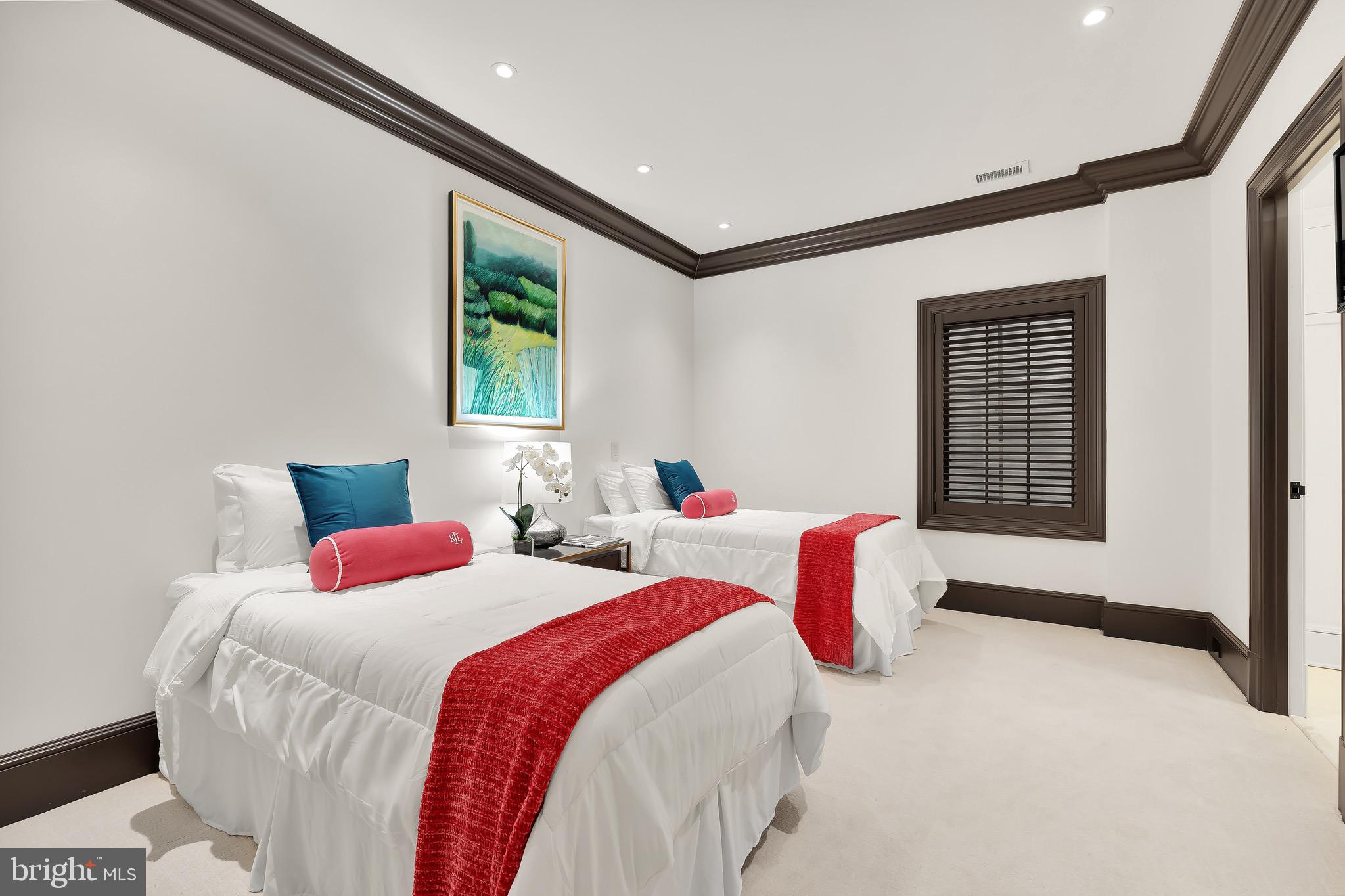 PHILLIPS PARK - Residential