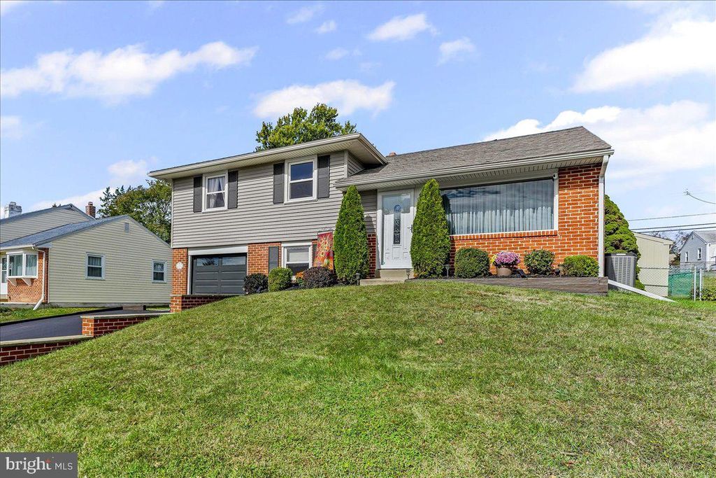 Photo of 416 Warren Boulevard, BROOMALL, PA 19008 (MLS # PADE2101910)