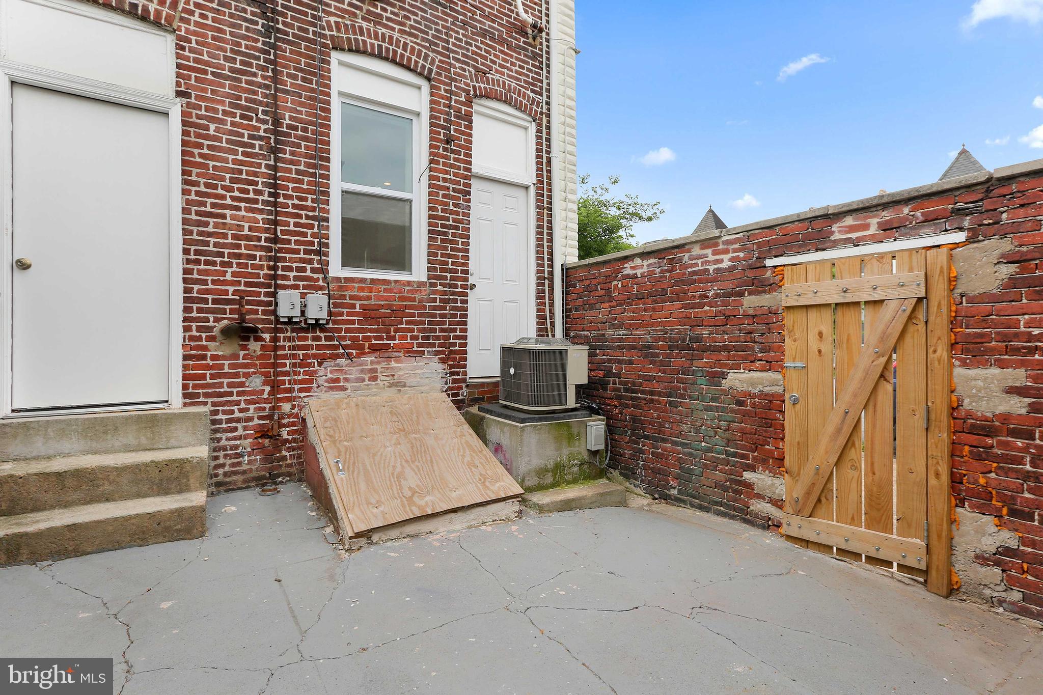 HIGHLANDTOWN - Residential
