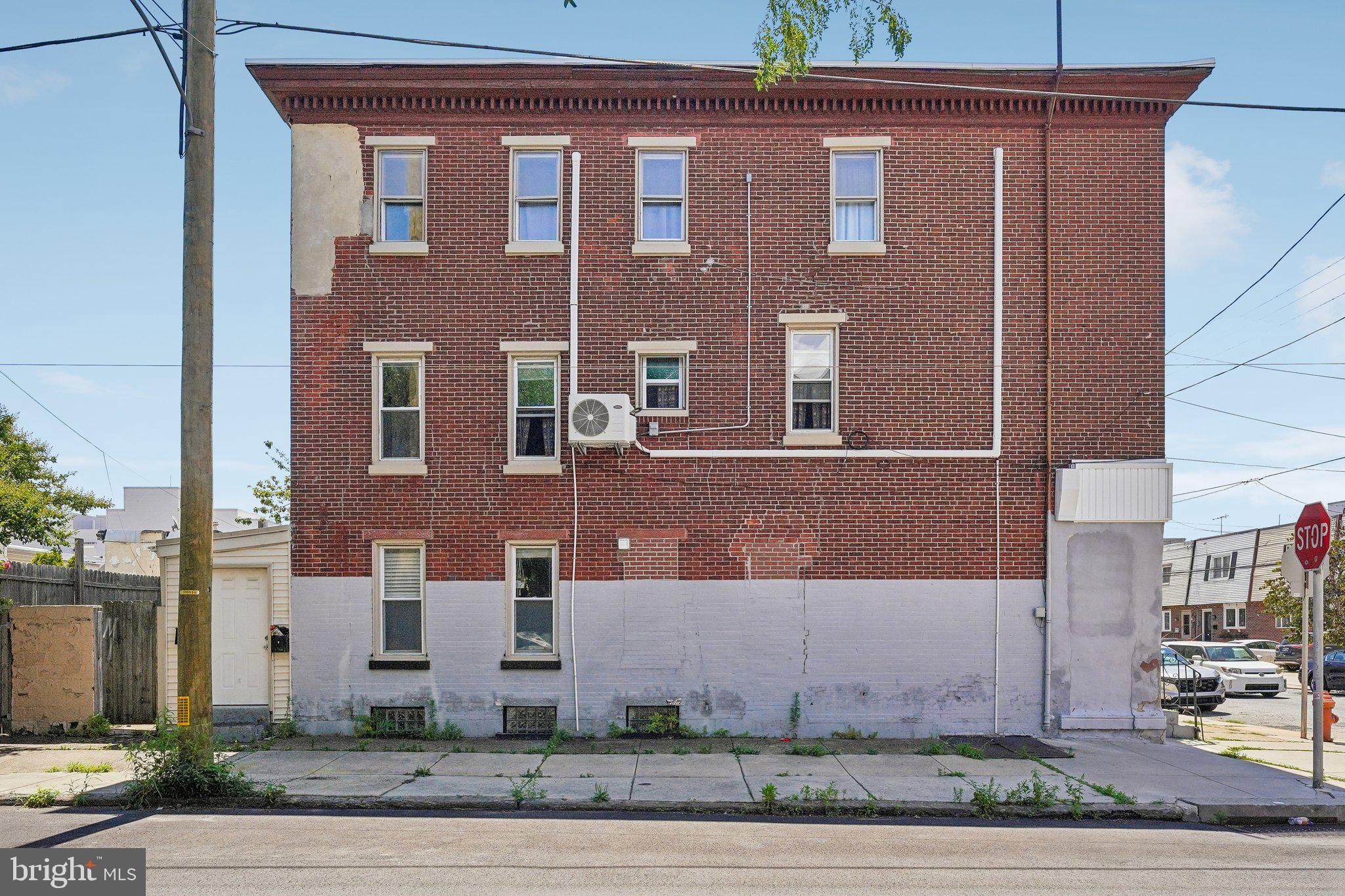2201 E HUNTINGDON STREET