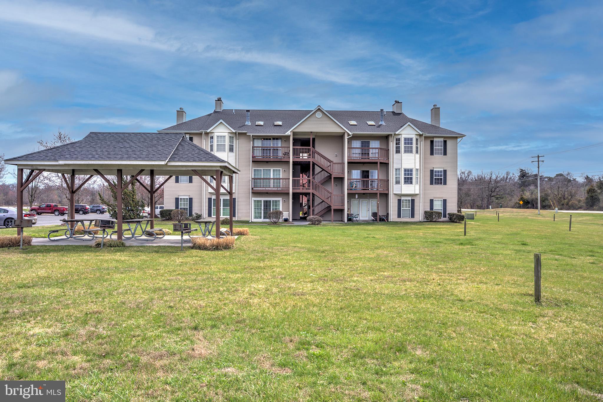 LAKE VIEW - Residential