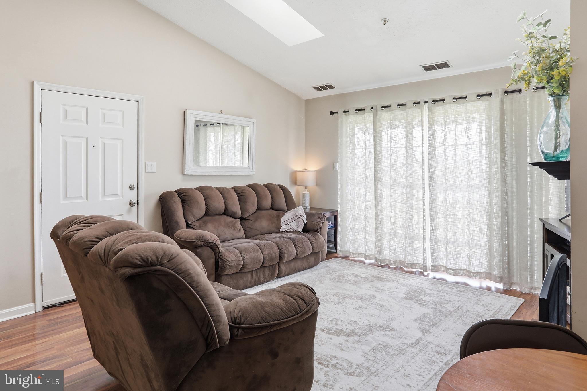 LAKE VIEW - Residential