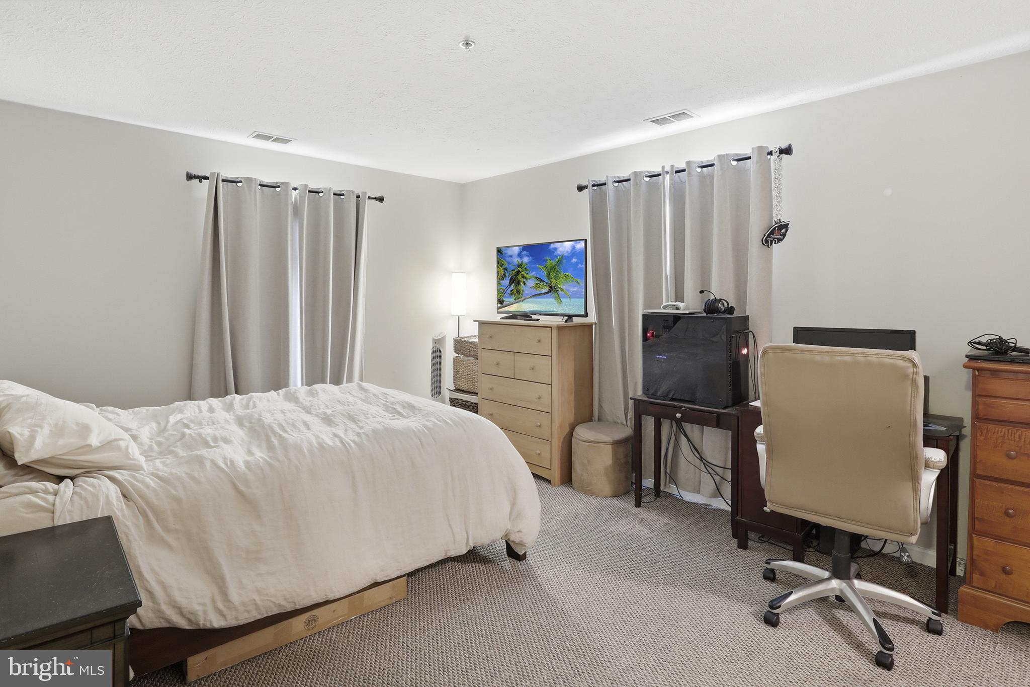 LAKE VIEW - Residential