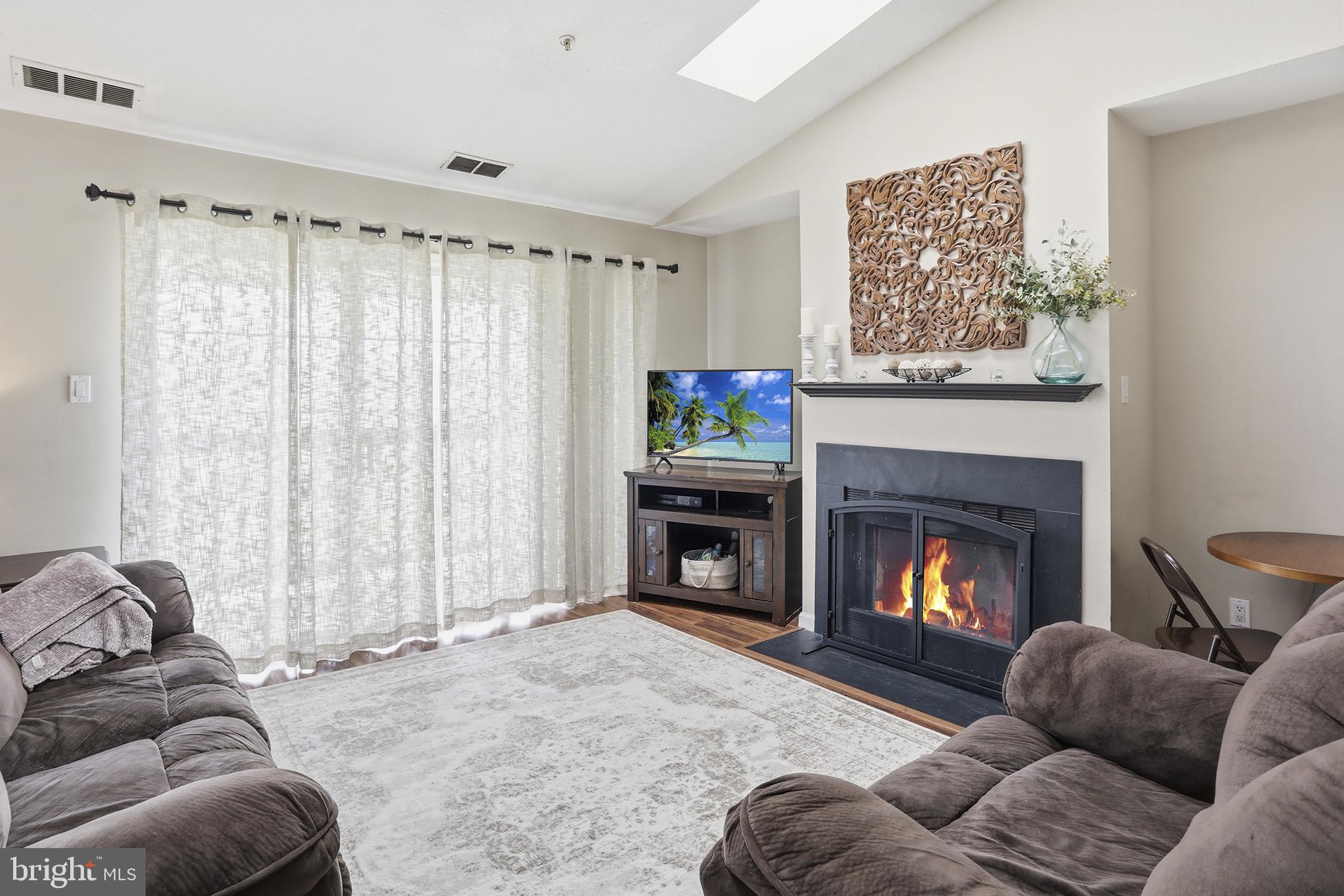 LAKE VIEW - Residential