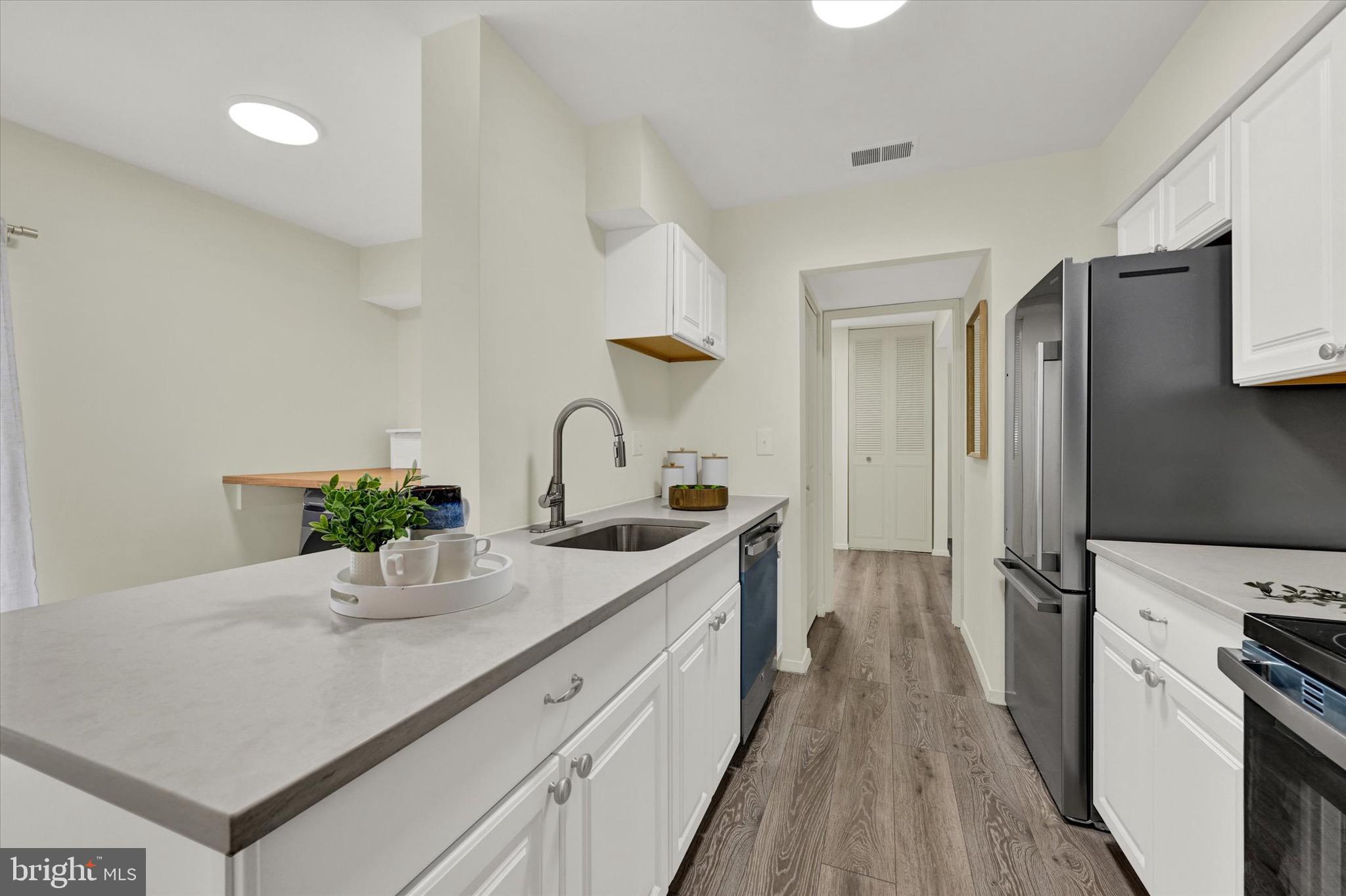 TOPFIELD CONDOMINIUM TOWNHOUSES - Residential