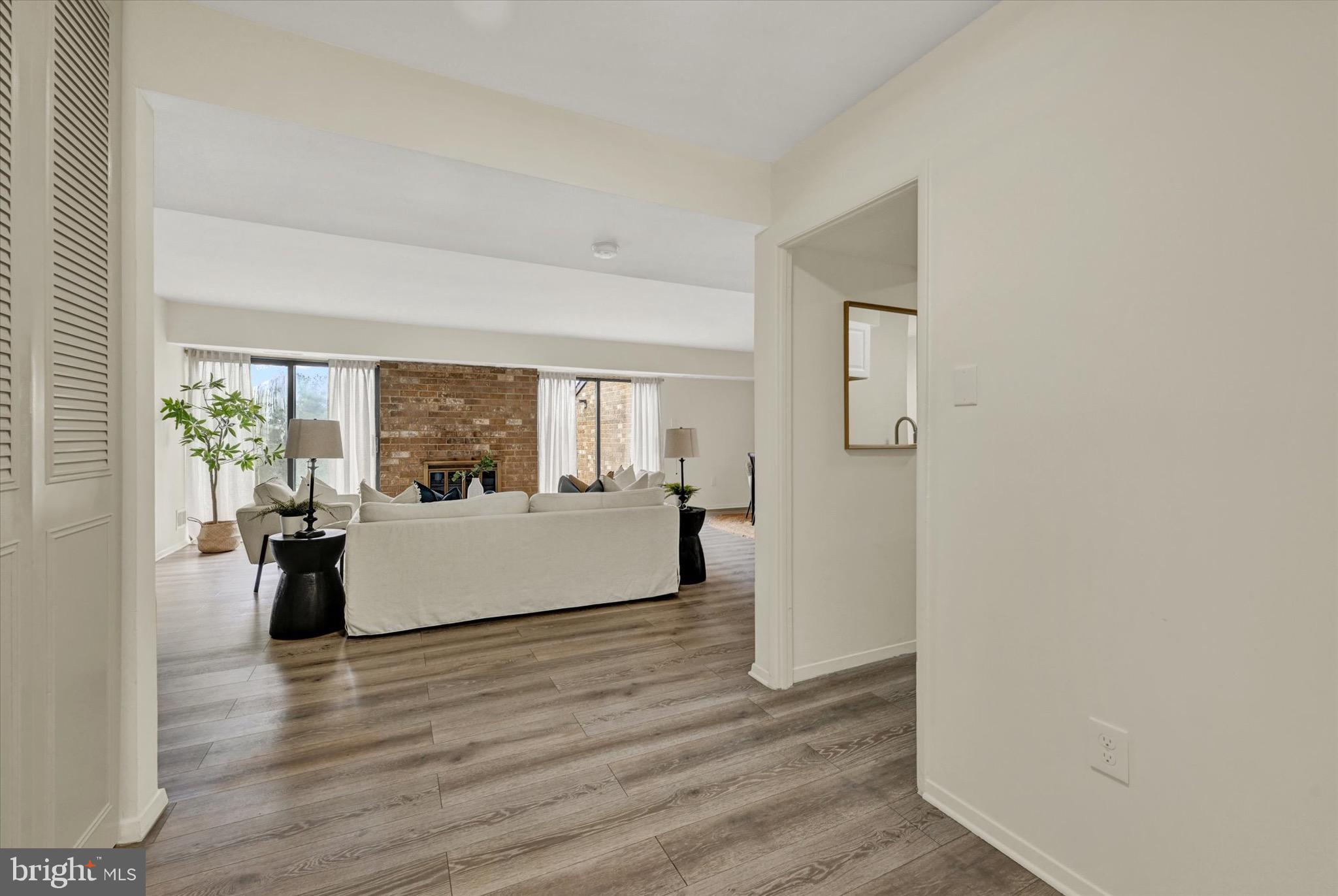 TOPFIELD CONDOMINIUM TOWNHOUSES - Residential