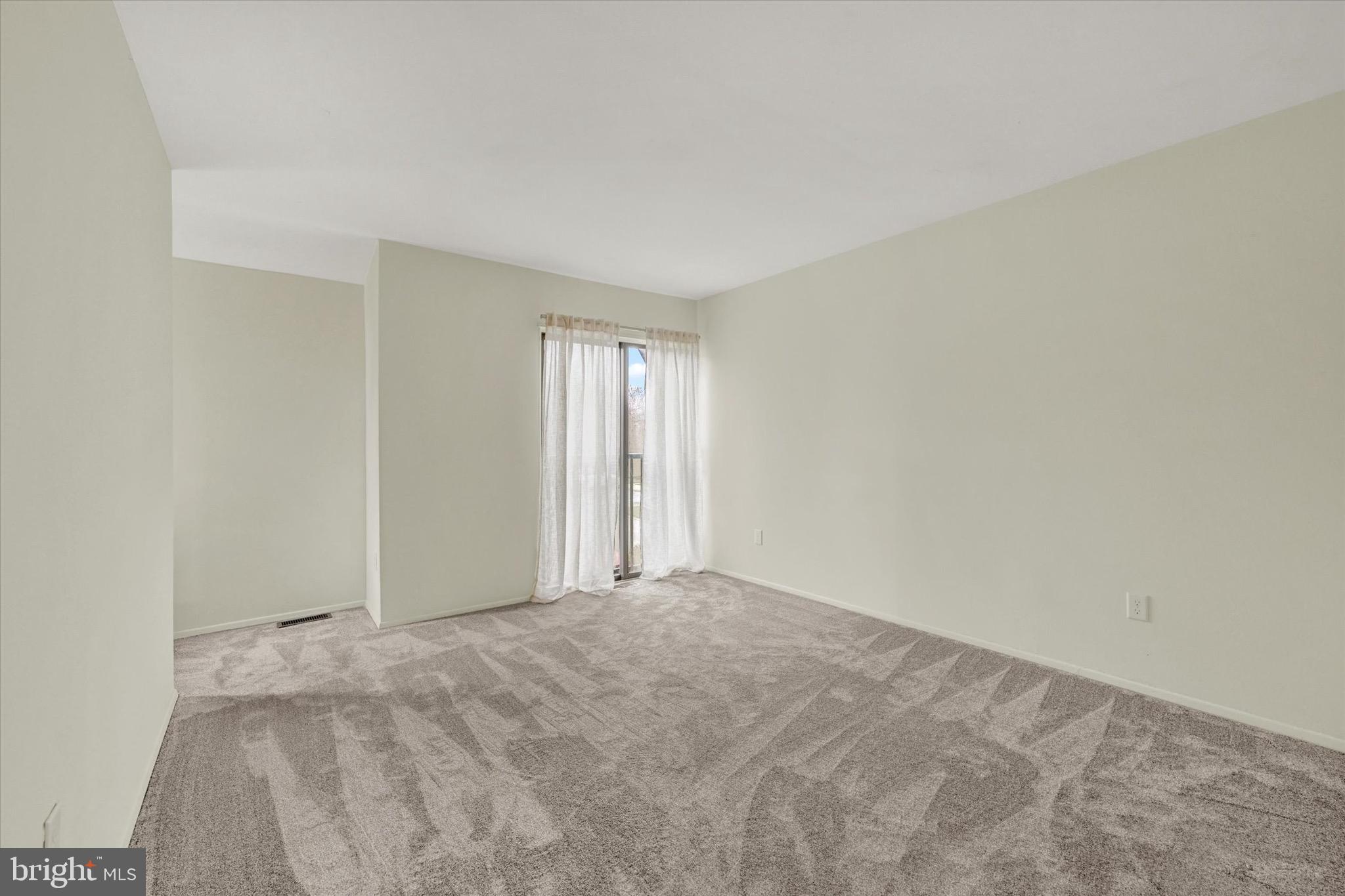 TOPFIELD CONDOMINIUM TOWNHOUSES - Residential