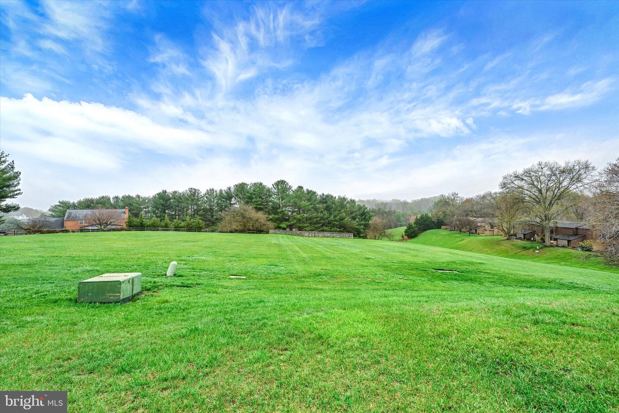 TOPFIELD CONDOMINIUM TOWNHOUSES - Residential