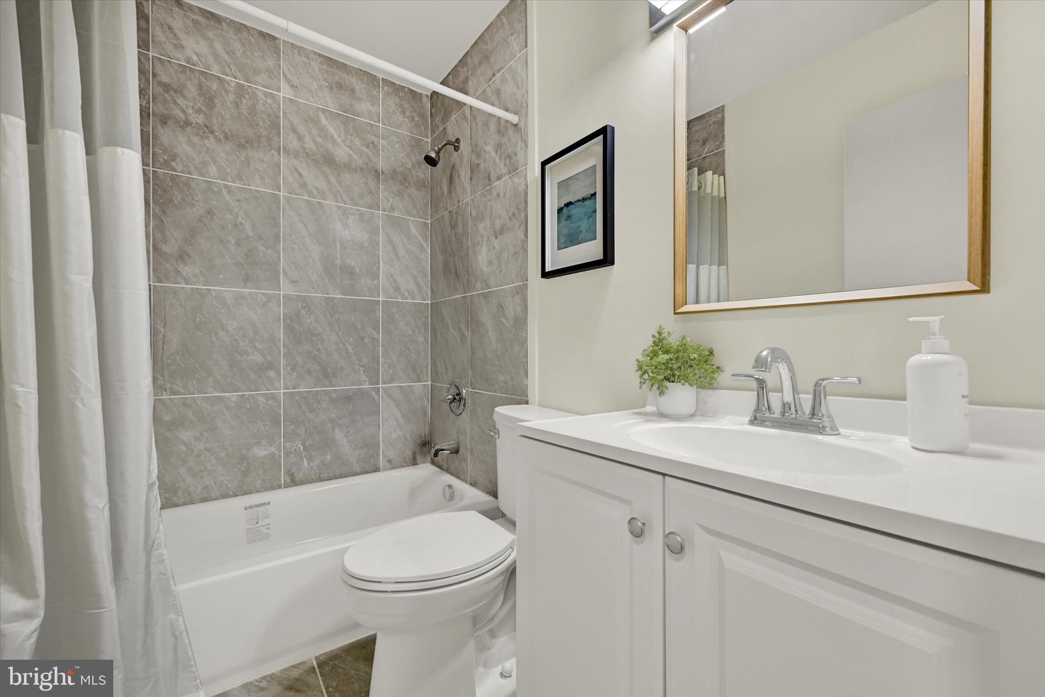 TOPFIELD CONDOMINIUM TOWNHOUSES - Residential