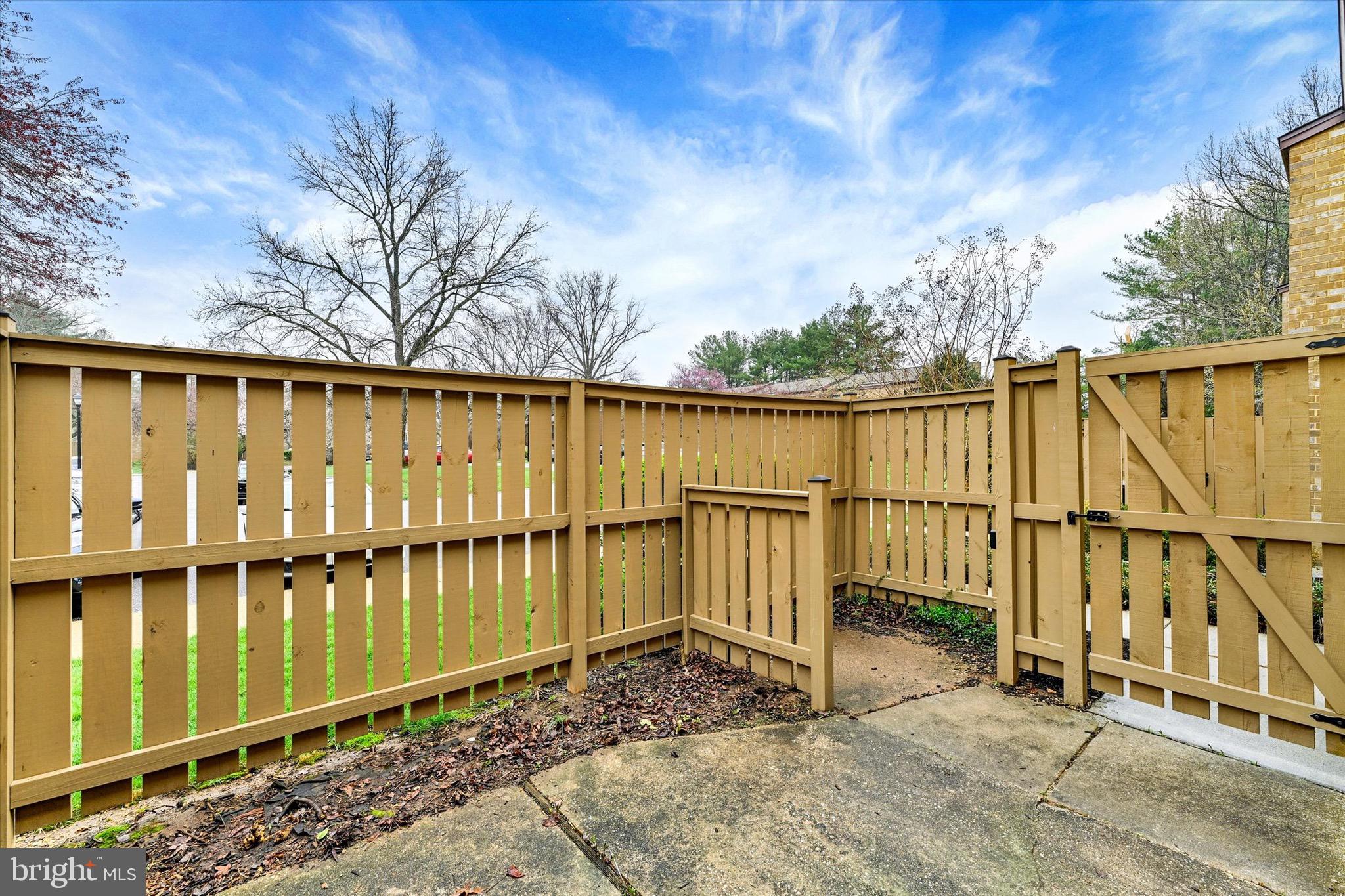 TOPFIELD CONDOMINIUM TOWNHOUSES - Residential