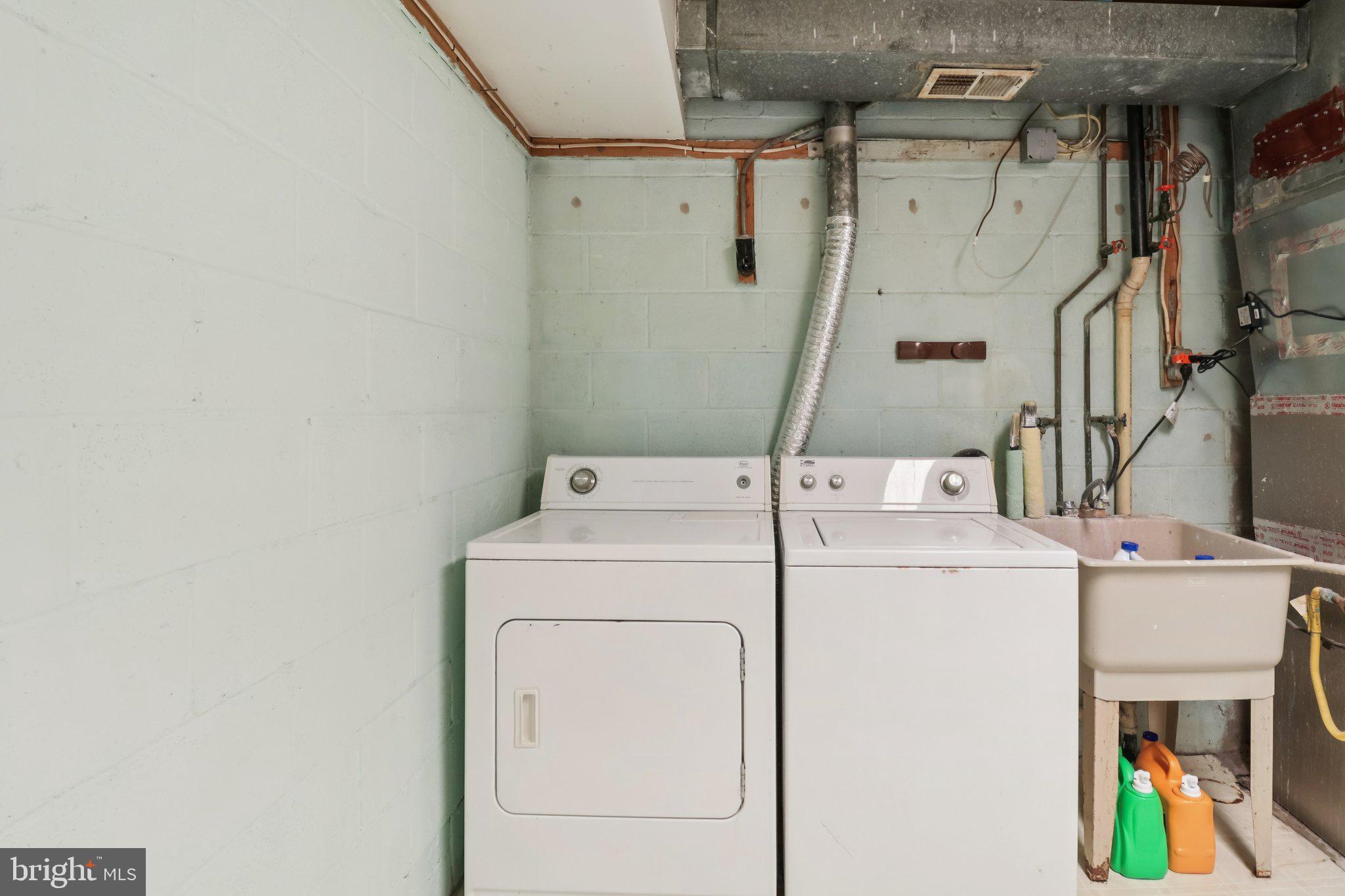 PINEWOOD HILL - Residential