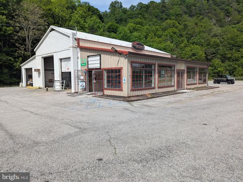 Photo of 14367 Lincoln Hwy, EVERETT, PA 15537 (MLS # PABD2003254)