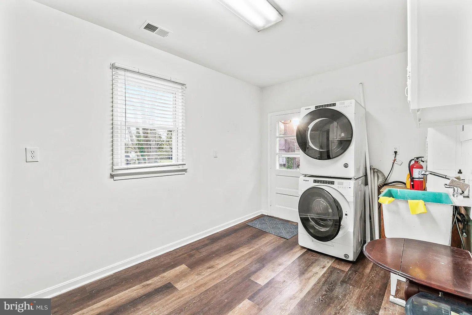 WOODLAWN ACRES - Residential Lease