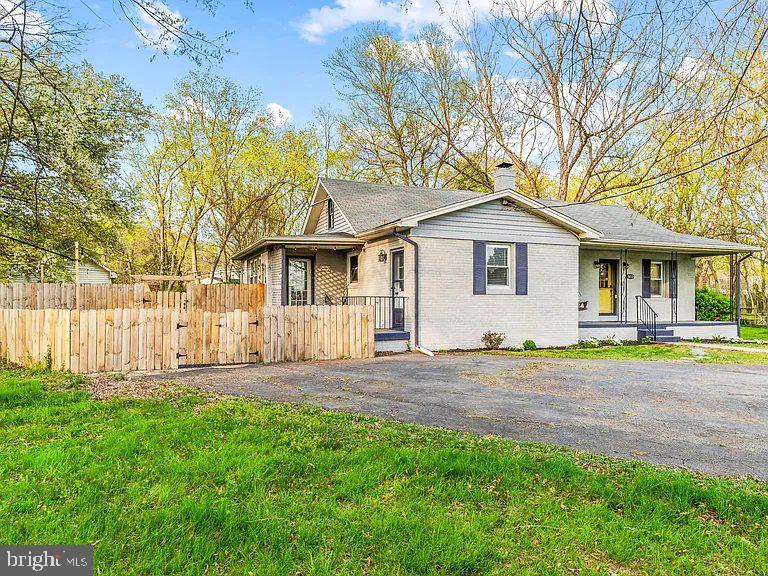 WOODLAWN ACRES - Residential Lease