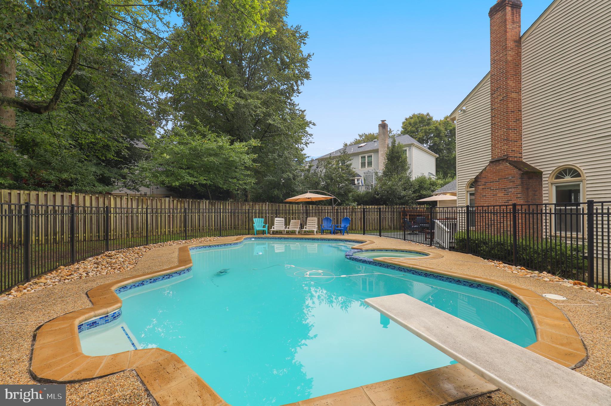 SOUTH RUN OAKS - Residential