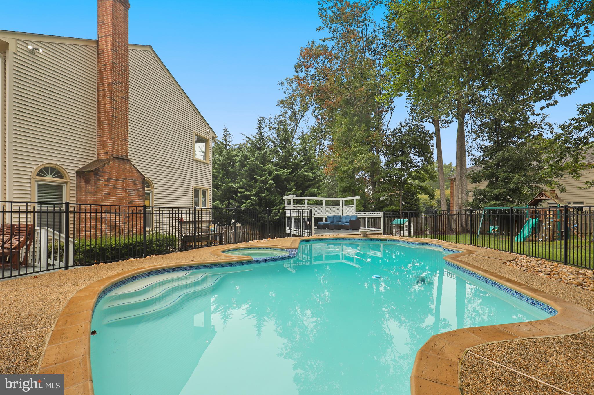 SOUTH RUN OAKS - Residential