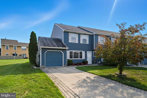 Photo of 31 Gloucester Court, BORDENTOWN, NJ 08505 (MLS # NJBL2096656)