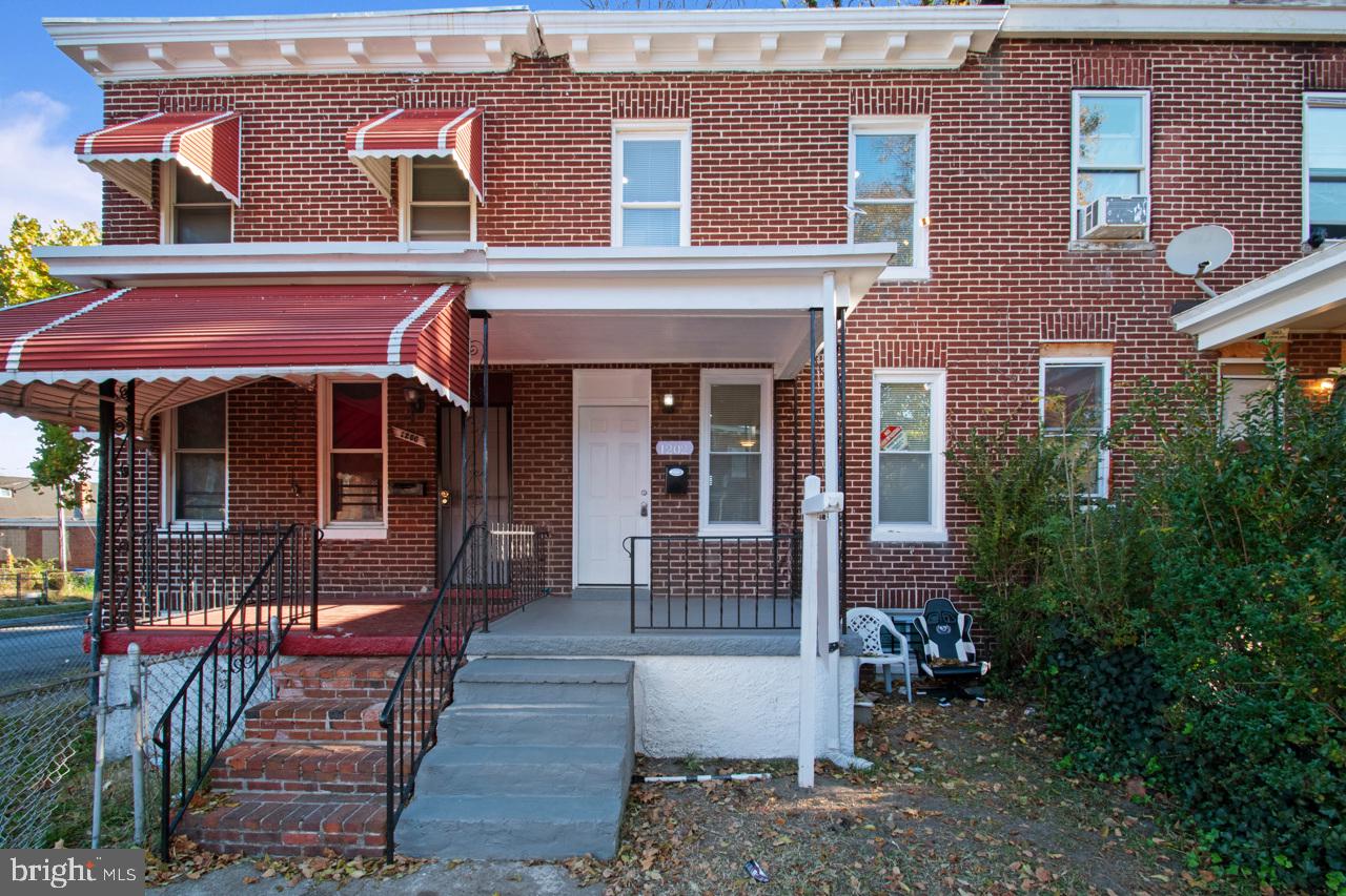 A beautiful, fully renovated 3-bedroom, 1 full bathroom row home, located in the heart of Baltimore. This home offers the perfect blend of modern upgrades and classic charm, making it ideal for both first-time homebuyers and investors.
Updated Kitchen with new stainless steel appliances, granite countertops, and ample cabinet space.
Spacious Living Area featuring new floors and abundant natural light, perfect for relaxing and entertaining.
Generous Bedrooms with closet space, provide comfort and privacy for the whole family.
Finished Basement ideal for a family room, office, or guest space – flexibility for your needs!
Private Backyard, great for outdoor gatherings or creating your garden oasis.
Located close to local shops, parks, and public transportation, this home offers convenience for urban living. Easy access to major highways makes commuting a breeze, whether heading downtown or to surrounding areas.
Don’t miss this incredible opportunity to own a move-in-ready home in one of Baltimore’s up-and-coming neighborhoods. Schedule a tour today and imagine the possibilities!