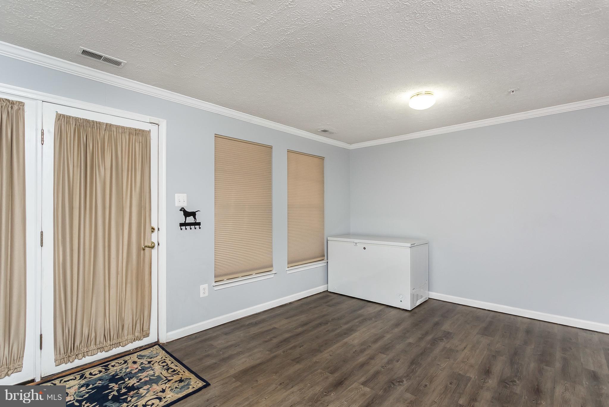 CONSTANT FRIENDSHIP - Residential