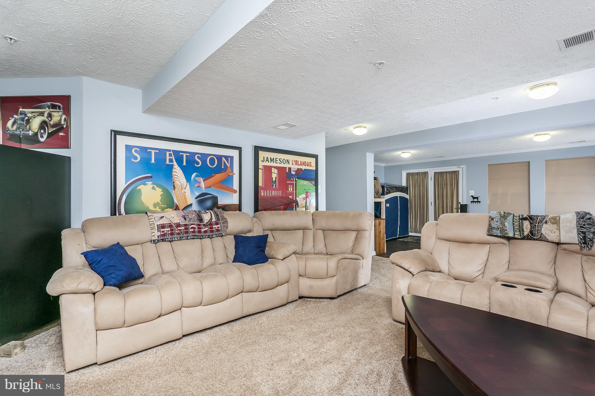 CONSTANT FRIENDSHIP - Residential