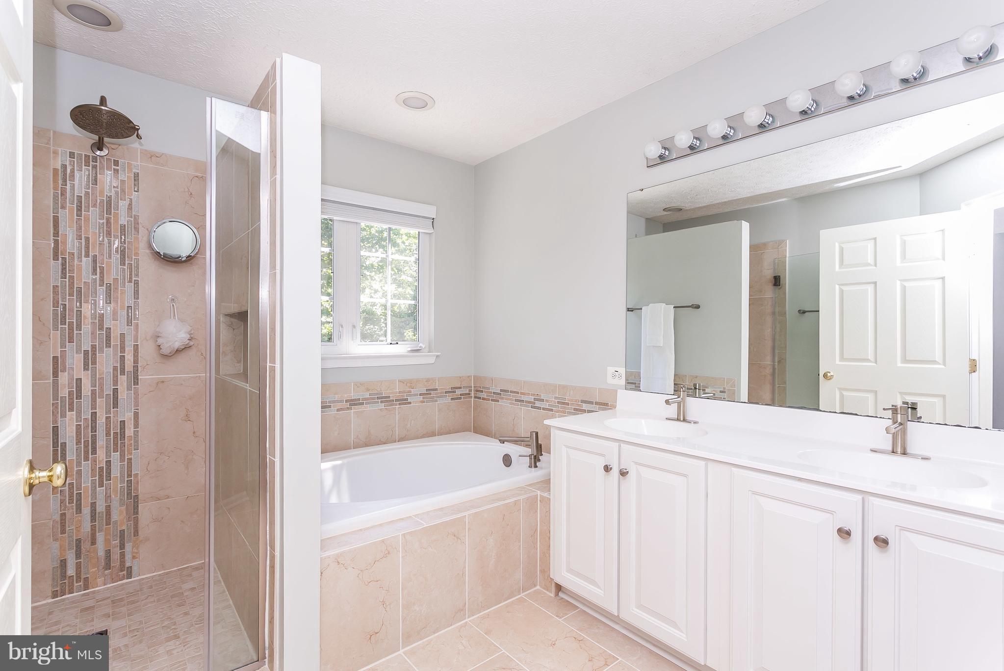 CONSTANT FRIENDSHIP - Residential