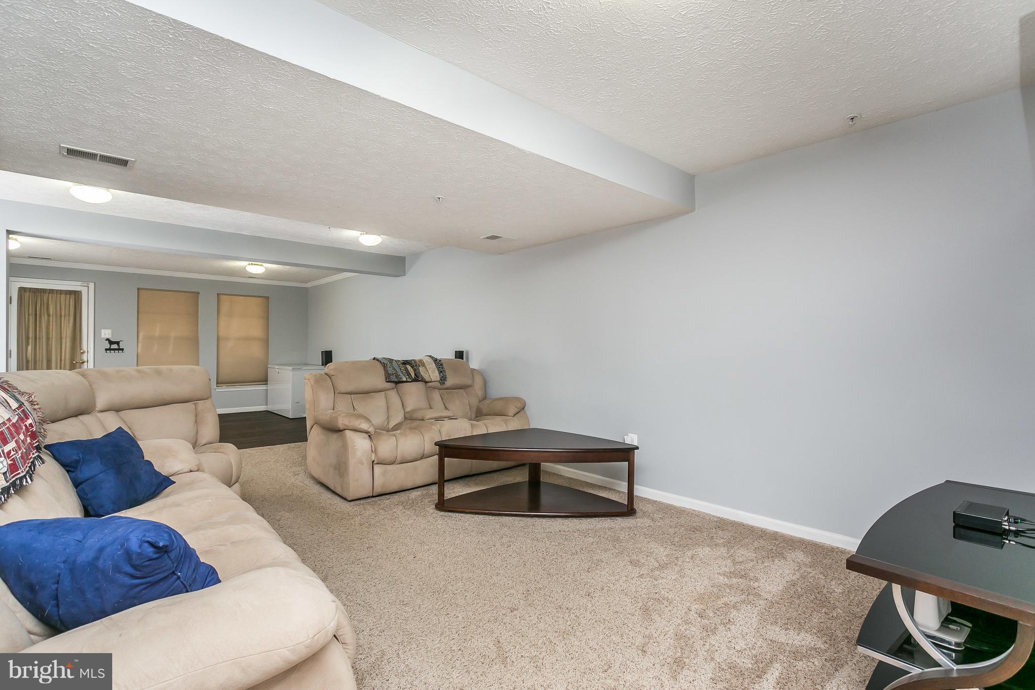 CONSTANT FRIENDSHIP - Residential