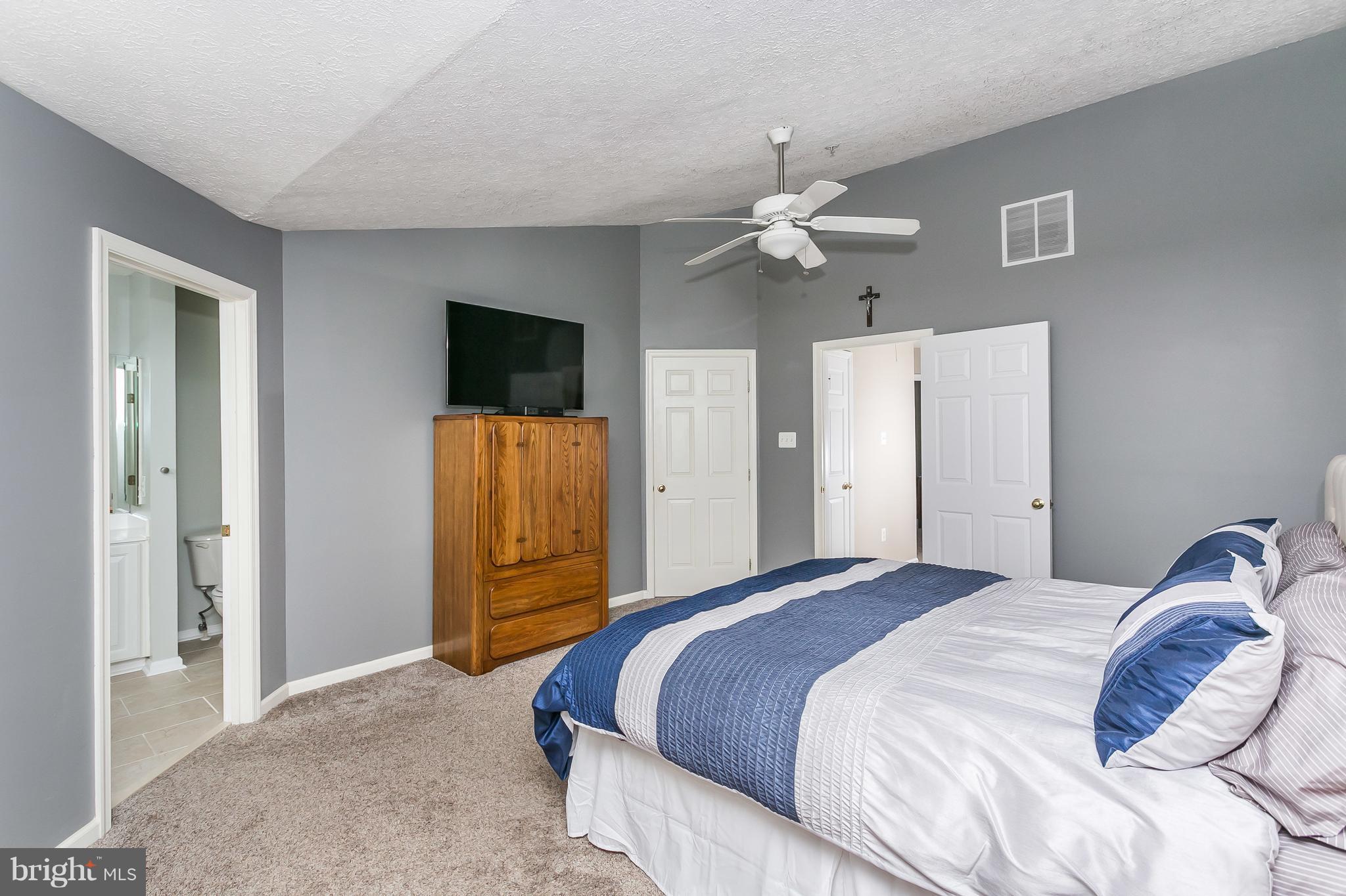 CONSTANT FRIENDSHIP - Residential