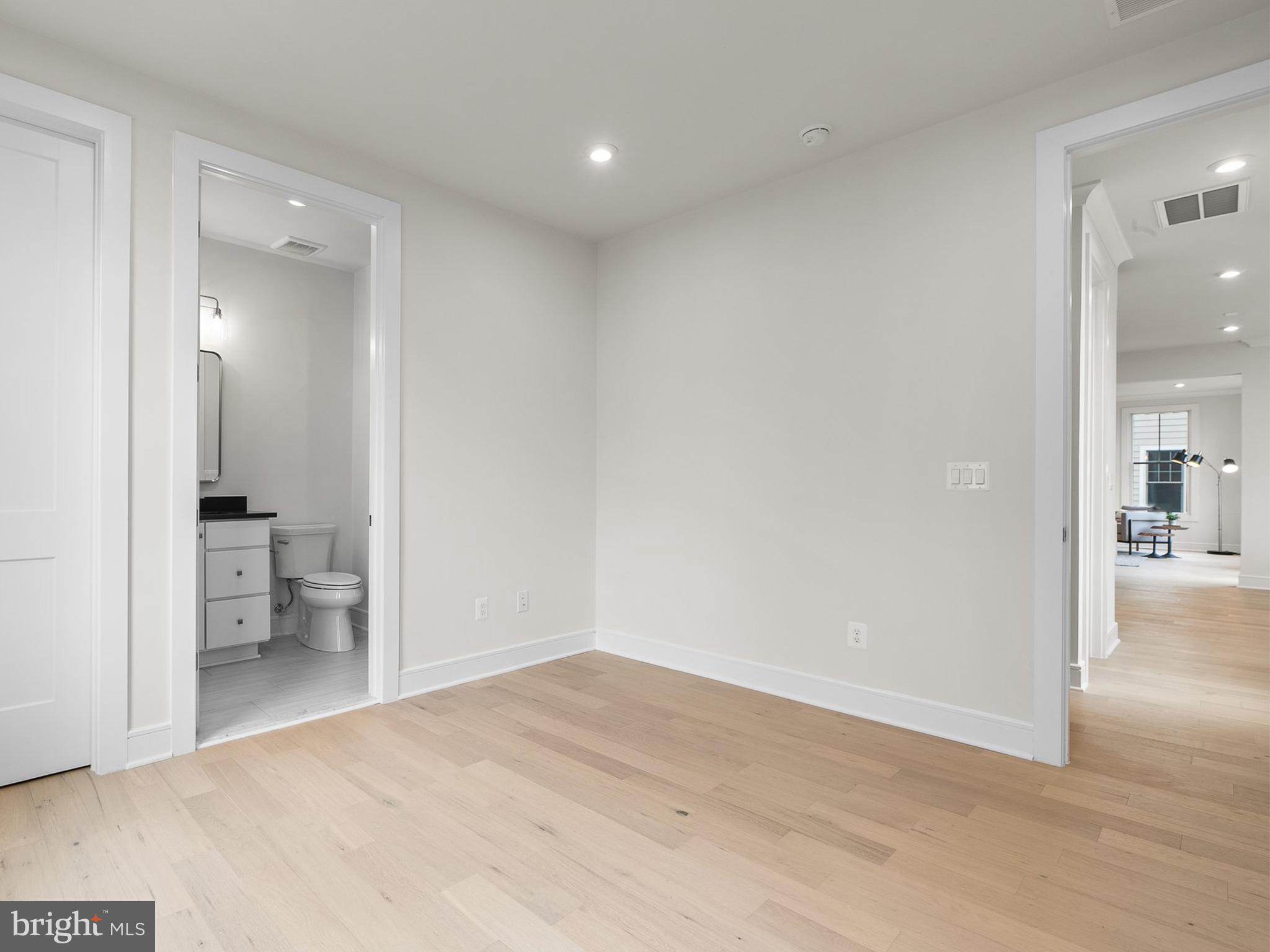 MEADOWBROOK - Residential