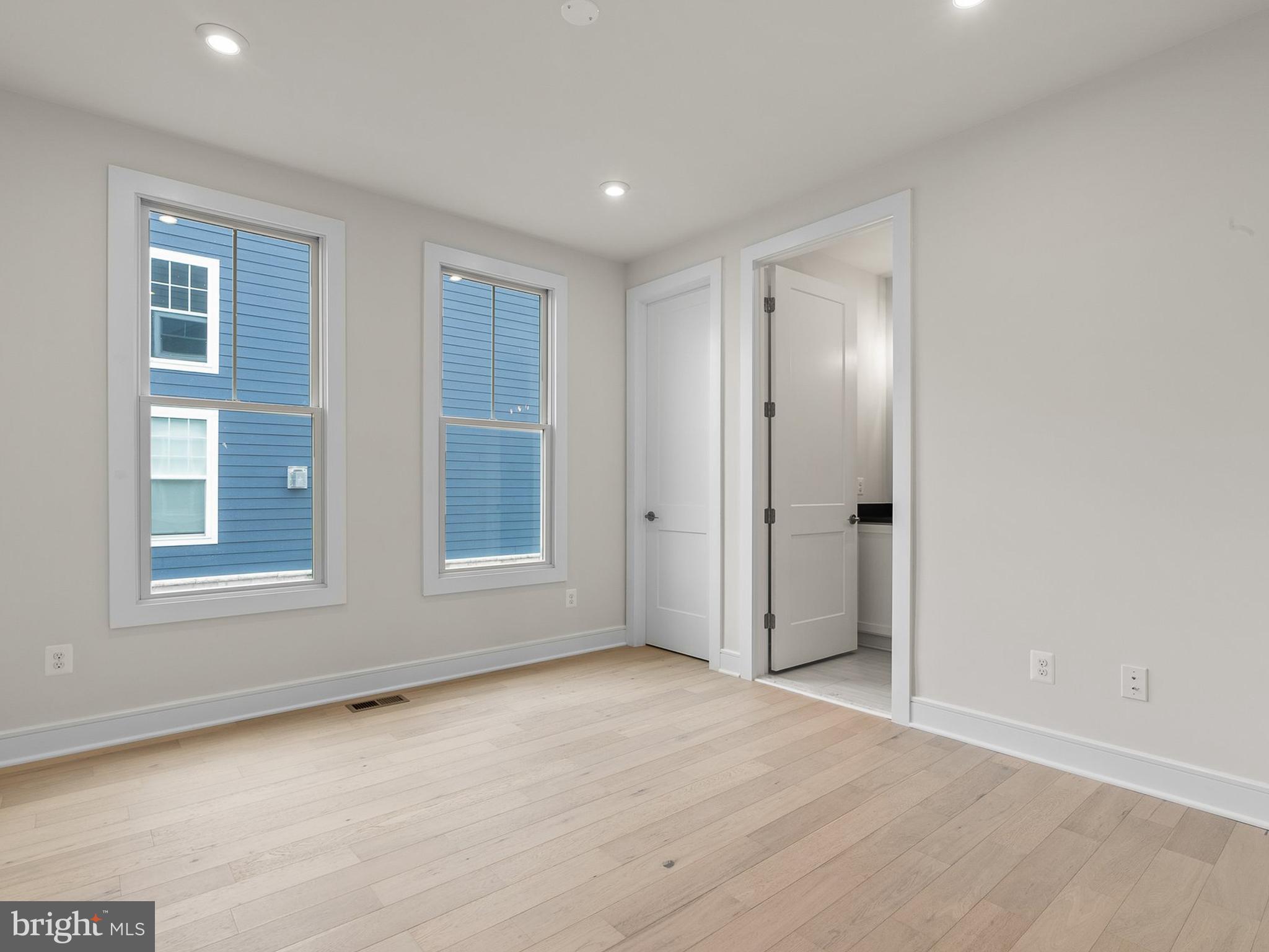 MEADOWBROOK - Residential