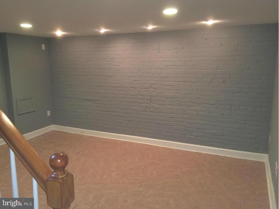 ROSEMONT PARK - Residential Lease