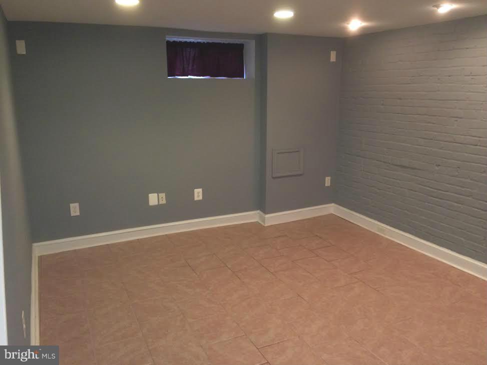 ROSEMONT PARK - Residential Lease