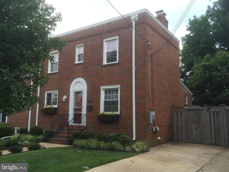 ROSEMONT PARK - Residential Lease