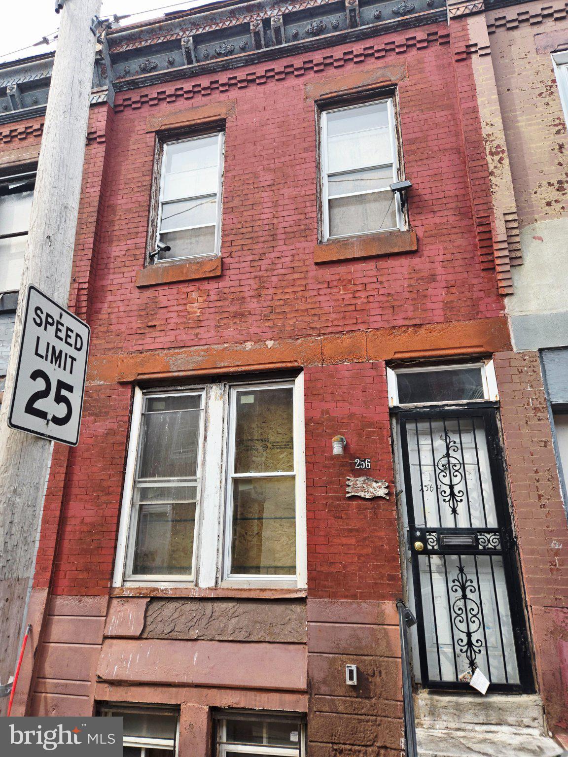 2564 N BANCROFT STREET