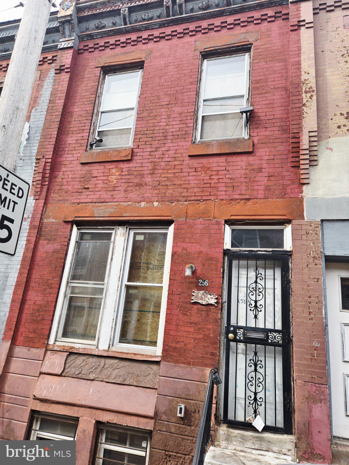 2564 N BANCROFT STREET