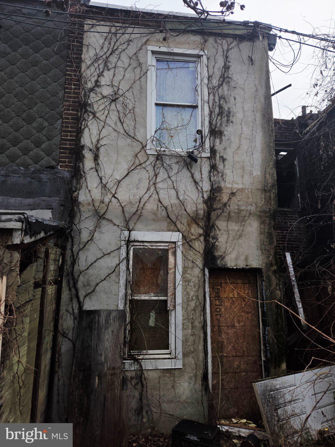 2564 N BANCROFT STREET