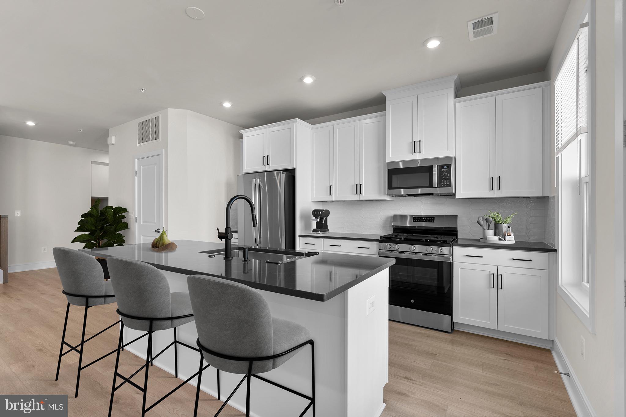 43290 FARRINGDON SQUARE