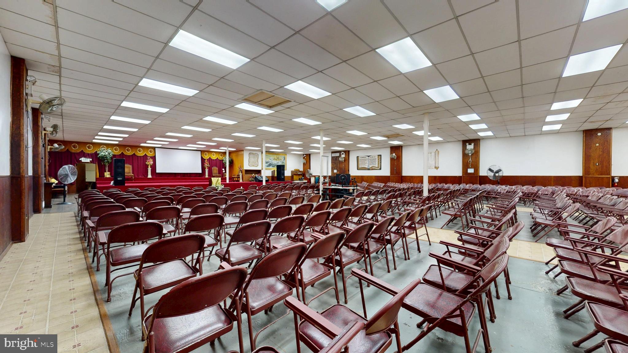 1142 S BROADWAY 1148