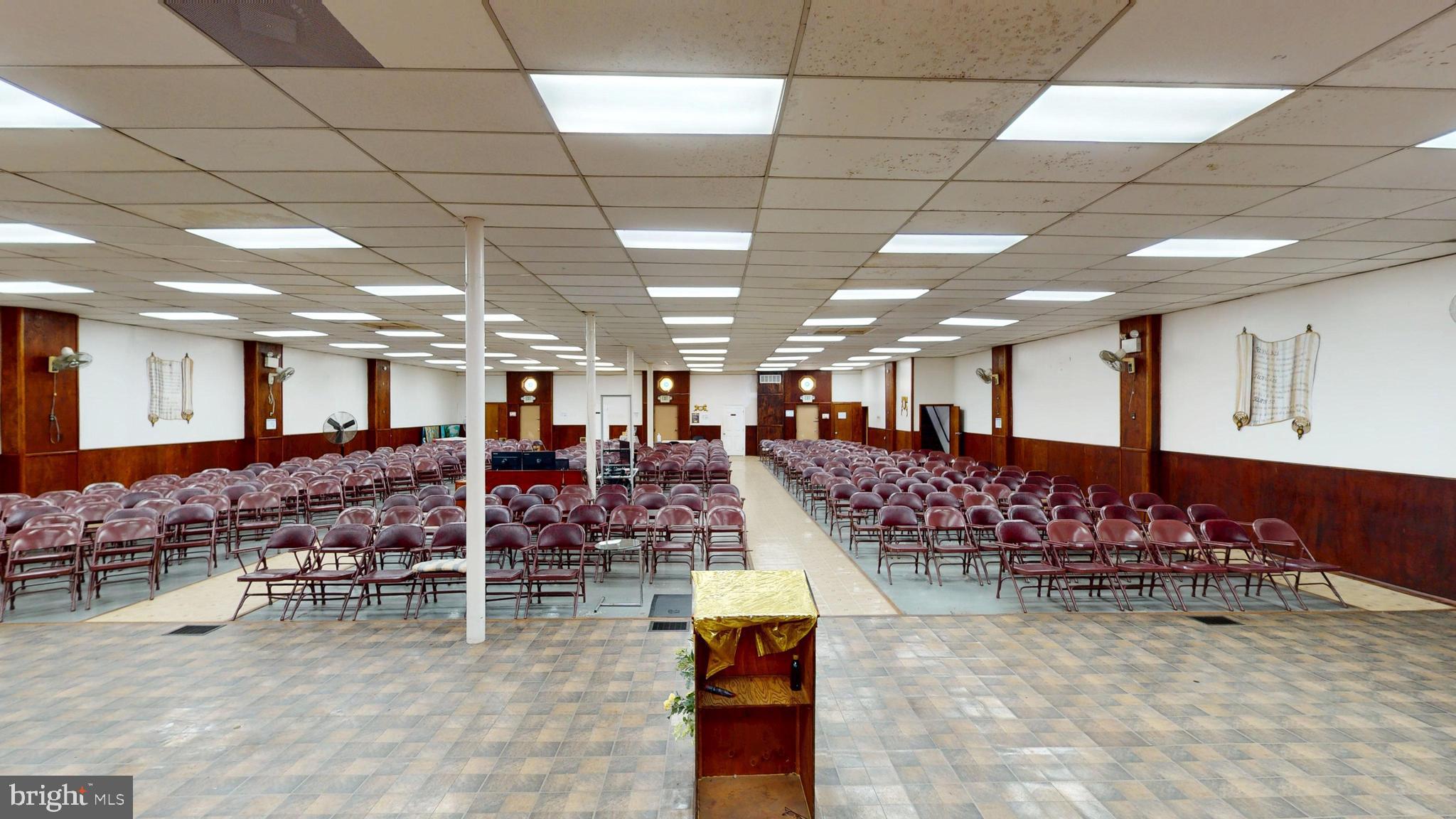 1142 S BROADWAY 1148