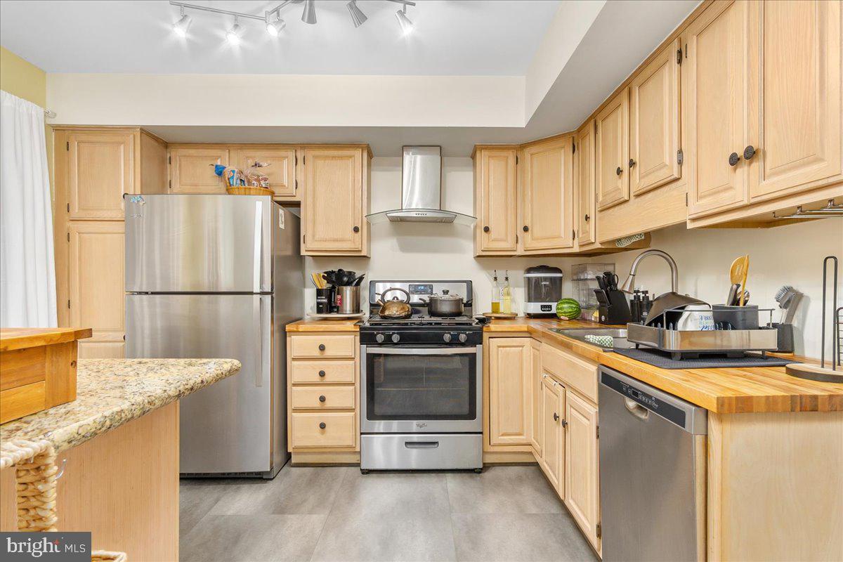 NORTH GATE TOWNE HOMES - Residential