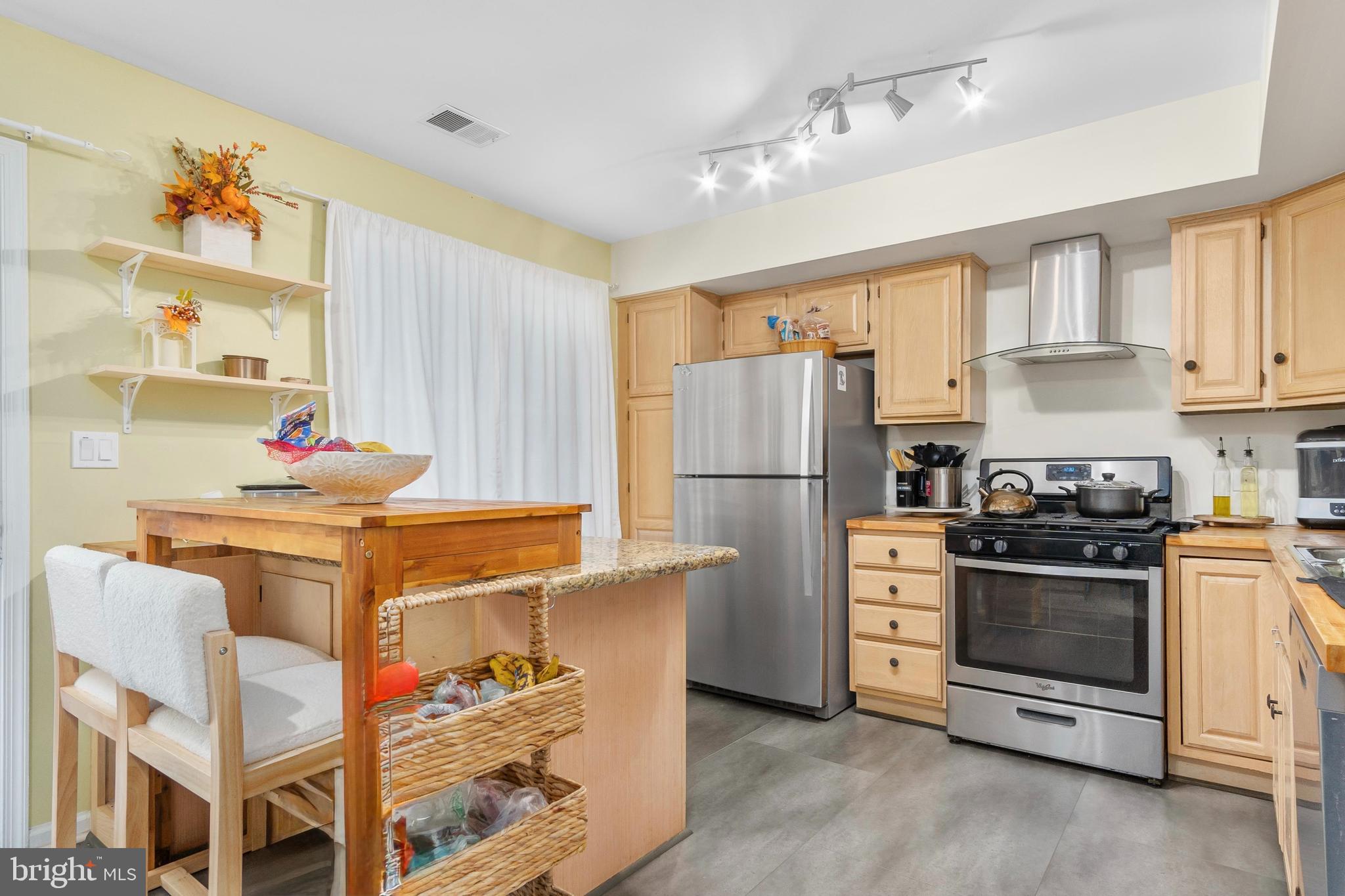 NORTH GATE TOWNE HOMES - Residential